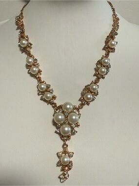 Elegant Faux Pearl and Rhinestone Drop Necklace